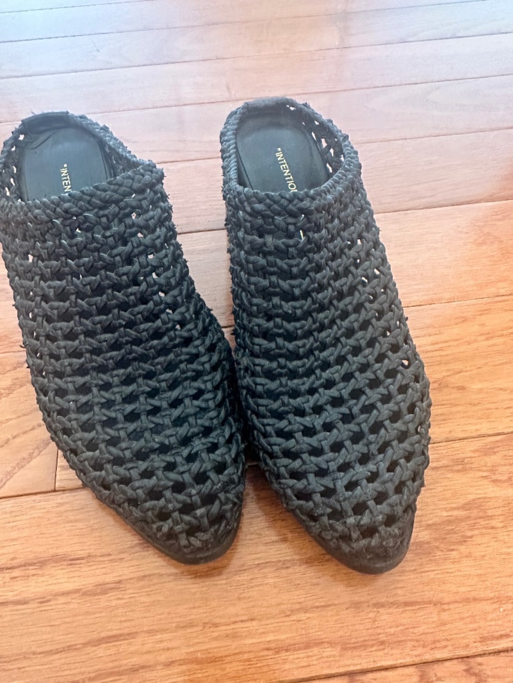 Intentionally Blank Heeled Mule -black